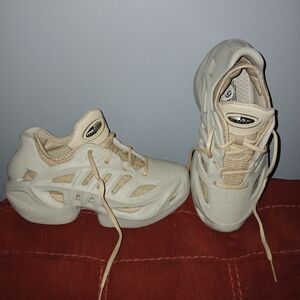 adidas Women's Cream/Tan Chunky Athletic Sneakers